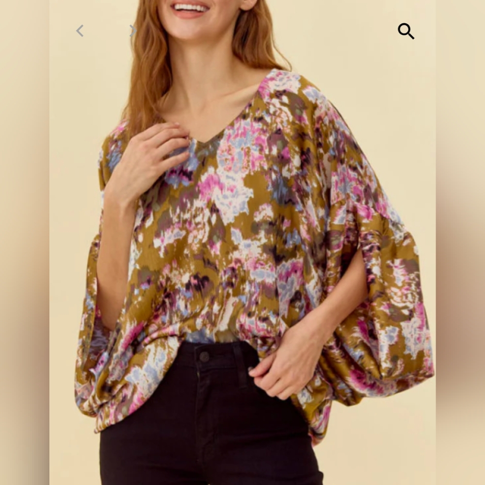 Jodifl Olive Print V Neck Top Size M